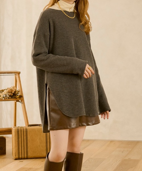 Ambre Neige(アンブルネージュ)の「【裏起毛】バックスリットワッフルプルオーバー/WEB/EC限定商品(Tシャツ/カットソー・レディース・チャコールグレー/ベージュ/オフホワイト・FREE)」の2枚目の写真