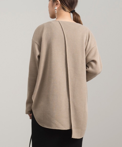Ambre Neige(アンブルネージュ)の「【裏起毛】バックスリットワッフルプルオーバー/WEB/EC限定商品(Tシャツ/カットソー・レディース・チャコールグレー/ベージュ/オフホワイト・FREE)」の6枚目の写真