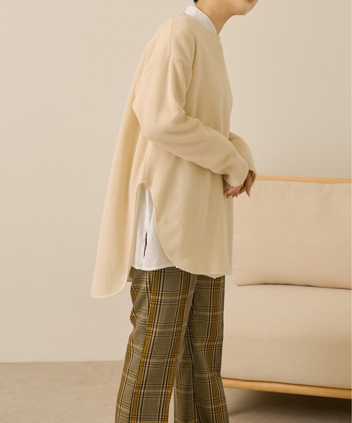 Ambre Neige(アンブルネージュ)の「【裏起毛】バックスリットワッフルプルオーバー/WEB/EC限定商品(Tシャツ/カットソー・レディース・チャコールグレー/ベージュ/オフホワイト・FREE)」の8枚目の写真