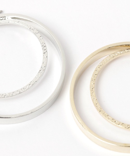 niko and...(ニコアンド)の「made in japanハンドメイド ダブルリングメタルピアス(ピアス(両耳用)・レディース・グレー/イエロー・0)」の4枚目の写真