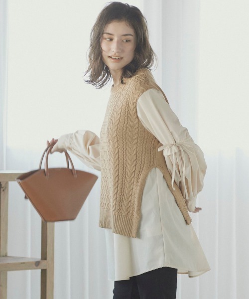 LIPSTAR（リップスター）の「【WEB別注カラーあり】ベストレイヤード風ブラウス（ニット/セーター・レディース・ブラック/キャメル/オフホワイト/グリーン系その他・M）」の4枚目の写真