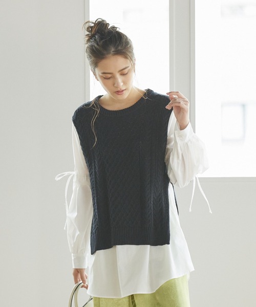 LIPSTAR（リップスター）の「【WEB別注カラーあり】ベストレイヤード風ブラウス（ニット/セーター・レディース・ブラック/キャメル/オフホワイト/グリーン系その他・M）」の3枚目の写真