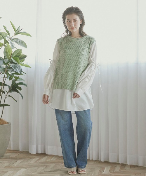 LIPSTAR（リップスター）の「【WEB別注カラーあり】ベストレイヤード風ブラウス（ニット/セーター・レディース・ブラック/キャメル/オフホワイト/グリーン系その他・M）」の9枚目の写真