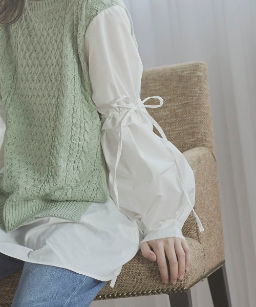 LIPSTAR（リップスター）の「【WEB別注カラーあり】ベストレイヤード風ブラウス（ニット/セーター・レディース・ブラック/キャメル/オフホワイト/グリーン系その他・M）」の5枚目の写真