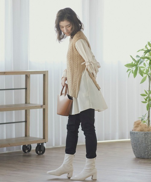 LIPSTAR（リップスター）の「【WEB別注カラーあり】ベストレイヤード風ブラウス（ニット/セーター・レディース・ブラック/キャメル/オフホワイト/グリーン系その他・M）」の15枚目の写真