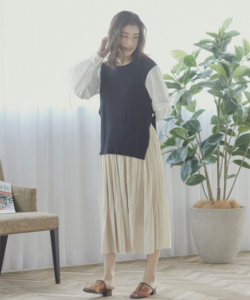 LIPSTAR（リップスター）の「【WEB別注カラーあり】ベストレイヤード風ブラウス（ニット/セーター・レディース・ブラック/キャメル/オフホワイト/グリーン系その他・M）」の21枚目の写真