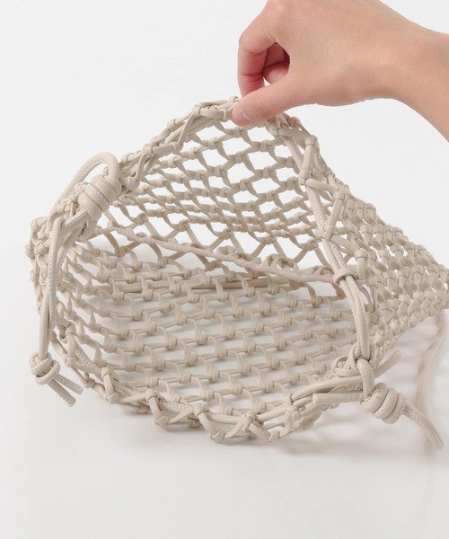 KBF+（ケービーエフプラス）の「KBF+　メッシュ巾着BAG（ショルダーバッグ・レディース・ブラック/アイボリー・ONE）」の10枚目の写真