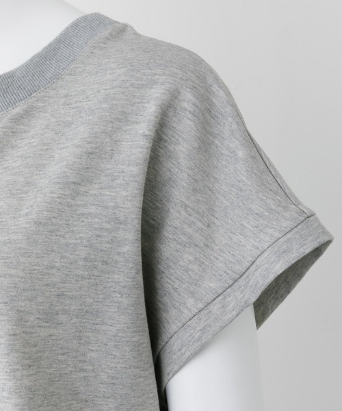 MILKFED.（ミルクフェド）の「SPLIT NECK S/S SWEAT TOP（スウェット・レディース・ベージュ/アッシュ・ONE SIZE）」の8枚目の写真