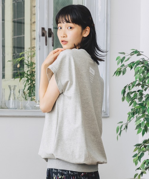 MILKFED.（ミルクフェド）の「SPLIT NECK S/S SWEAT TOP（スウェット・レディース・ベージュ/アッシュ・ONE SIZE）」の22枚目の写真