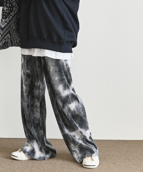 me+em select（ミームセレクト）の「タイダイプリーツワイドパンツ（その他パンツ・レディース・ライトブルー/ブルー/ネイビー/ブラック・FREE）」の4枚目の写真