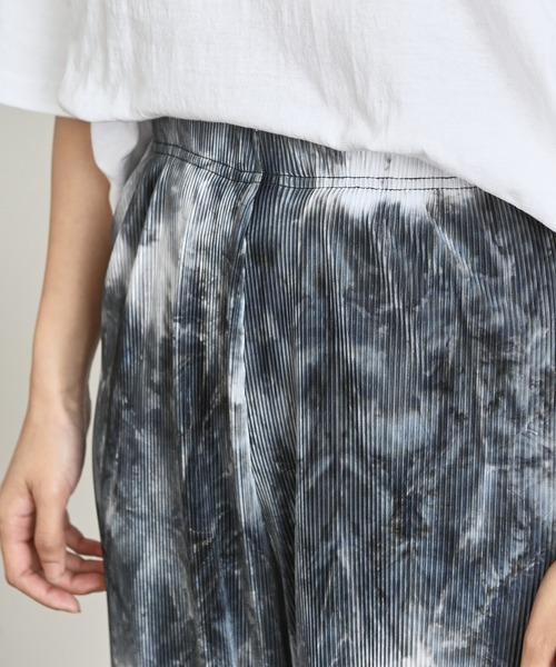 me+em select（ミームセレクト）の「タイダイプリーツワイドパンツ（その他パンツ・レディース・ライトブルー/ブルー/ネイビー/ブラック・FREE）」の16枚目の写真