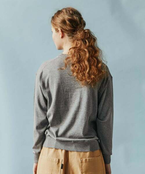 FRAPBOIS(フラボア)の「FRAPBOIS×田室綾乃×クレパス ニット(ニット/セーター・レディース・グレー/ブラック・1/2)」の4枚目の写真