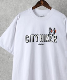 WILD THINGS（ワイルドシングス）の「【WILD THINGS/ワイルドシングス】イラストロゴ ビッグシルエット プリントTシャツ/ CITY HIKER T-SHIRT/半袖Tシャツ（Tシャツ/カットソー・メンズ）」