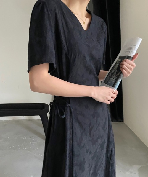 emi+(エミプラス)の「サイド紐 ロングワンピース(ワンピース・レディース・グレー/ベージュ/サックスブルー/ブラック/キャメル/ピンクベージュ・M/L)」の20枚目の写真