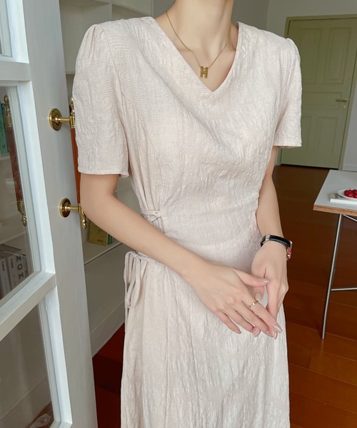 emi+(エミプラス)の「サイド紐 ロングワンピース(ワンピース・レディース・グレー/ベージュ/サックスブルー/ブラック/キャメル/ピンクベージュ・M/L)」の21枚目の写真