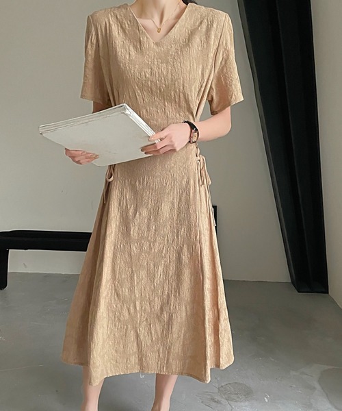 emi+(エミプラス)の「サイド紐 ロングワンピース(ワンピース・レディース・グレー/ベージュ/サックスブルー/ブラック/キャメル/ピンクベージュ・M/L)」の8枚目の写真