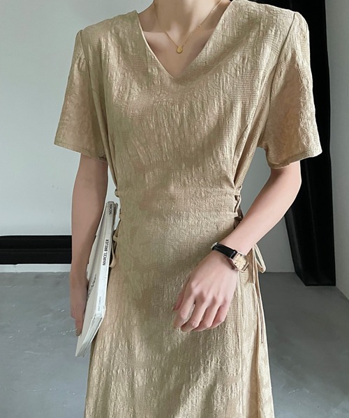 emi+(エミプラス)の「サイド紐 ロングワンピース(ワンピース・レディース・グレー/ベージュ/サックスブルー/ブラック/キャメル/ピンクベージュ・M/L)」の13枚目の写真