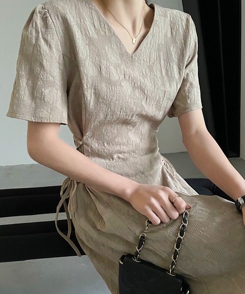 emi+(エミプラス)の「サイド紐 ロングワンピース(ワンピース・レディース・グレー/ベージュ/サックスブルー/ブラック/キャメル/ピンクベージュ・M/L)」の15枚目の写真