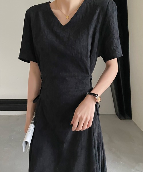 emi+(エミプラス)の「サイド紐 ロングワンピース(ワンピース・レディース・グレー/ベージュ/サックスブルー/ブラック/キャメル/ピンクベージュ・M/L)」の16枚目の写真