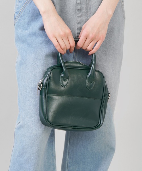 SPINNS(スピンズ)の「【2WAY仕様】フェイクレザーボストンバッグ(ショルダーバッグ・レディース・ブラック/ダークブラウン/グリーン/アイボリー・ONESIZE)」の4枚目の写真