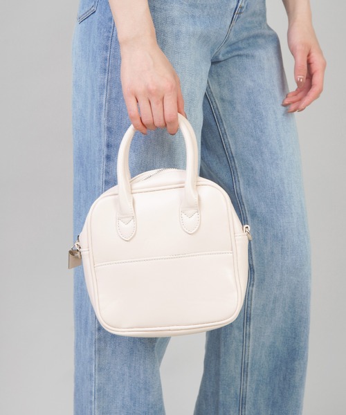 SPINNS(スピンズ)の「【2WAY仕様】フェイクレザーボストンバッグ(ショルダーバッグ・レディース・ブラック/ダークブラウン/グリーン/アイボリー・ONESIZE)」の2枚目の写真