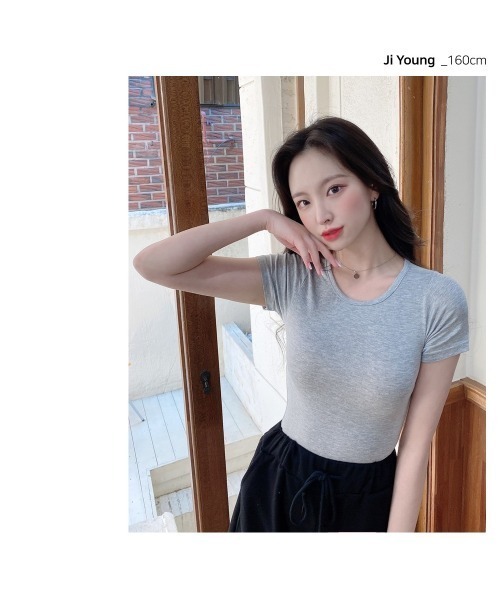 TOEASY(トゥイージー)の「『TOEASY/トゥイージー』Daily U-neck crop Short-Sleeved T-Shirt/Uネック 半袖Tシャツ(Tシャツ/カットソー・レディース・ホワイト/ブラック/グレー・FREE)」の14枚目の写真