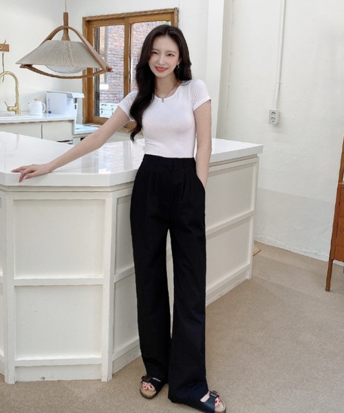 TOEASY(トゥイージー)の「『TOEASY/トゥイージー』Daily U-neck crop Short-Sleeved T-Shirt/Uネック 半袖Tシャツ(Tシャツ/カットソー・レディース・ホワイト/ブラック/グレー・FREE)」の5枚目の写真