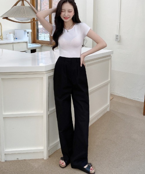 TOEASY(トゥイージー)の「『TOEASY/トゥイージー』Daily U-neck crop Short-Sleeved T-Shirt/Uネック 半袖Tシャツ(Tシャツ/カットソー・レディース・ホワイト/ブラック/グレー・FREE)」の6枚目の写真