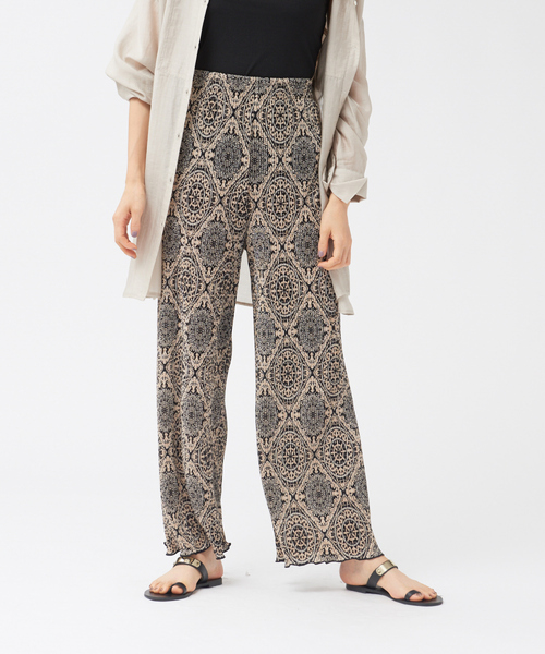 abahouse mavie（アバハウスマヴィ）の「クリスタルプリーツパンツ（その他パンツ・レディース・ブラック/ラベンダー/オフホワイト/ライム/アイボリー/ネイビー/ブラック系その他・フリー）」の4枚目の写真