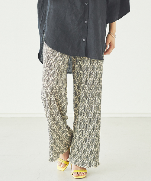 abahouse mavie（アバハウスマヴィ）の「クリスタルプリーツパンツ（その他パンツ・レディース・ブラック/ラベンダー/オフホワイト/ライム/アイボリー/ネイビー/ブラック系その他・フリー）」の2枚目の写真