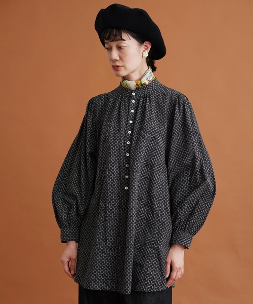 Malle（マル）の「malle コットンポプリン　小花プリント　大きなシャツ（シャツ/ブラウス・レディース・ブラック・FREE）」の3枚目の写真