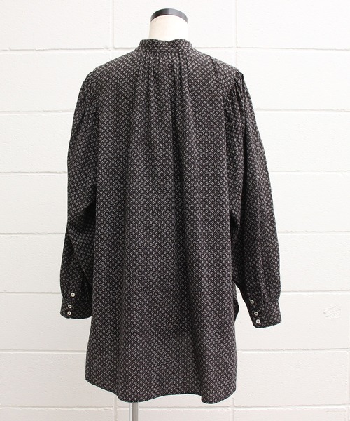 Malle（マル）の「malle コットンポプリン　小花プリント　大きなシャツ（シャツ/ブラウス・レディース・ブラック・FREE）」の8枚目の写真