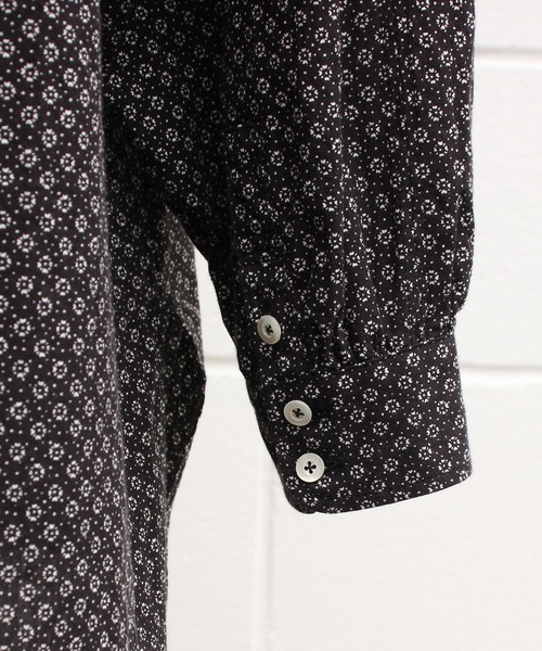 Malle（マル）の「malle コットンポプリン　小花プリント　大きなシャツ（シャツ/ブラウス・レディース・ブラック・FREE）」の5枚目の写真