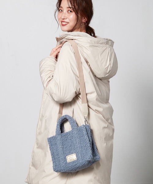 LITTLE ACCESSORIES（リトルアクセサリーズ）の「もこもこ素材の2WAYミニトート（ショルダーバッグ・レディース・ベージュ/ピンク/イエロー/ブルー/アイボリー・フリー）」の16枚目の写真