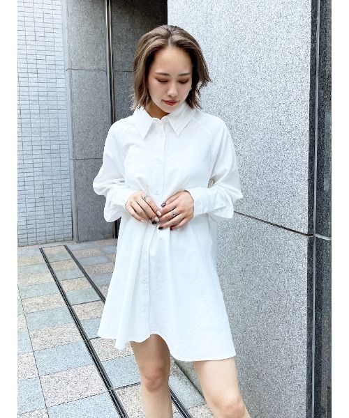 ENVYM（アンビー）の「ＡラインシャツＯＰ（ワンピース・レディース・ホワイト/ブラック/ベージュ・FREE）」の2枚目の写真