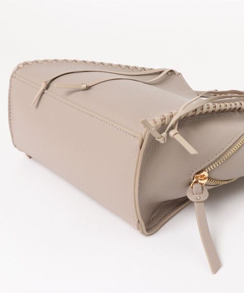 N.（N. Natural Beauty Basic）（エヌエヌナチュラルビューティーベーシック）の「【追加生産】かがりステッチショルダーバッグ（トートバッグ・レディース・ベージュ・ﾌﾘ-）」の5枚目の写真