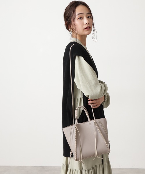 N.（N. Natural Beauty Basic）（エヌエヌナチュラルビューティーベーシック）の「【追加生産】かがりステッチショルダーバッグ（トートバッグ・レディース・ベージュ・ﾌﾘ-）」の2枚目の写真