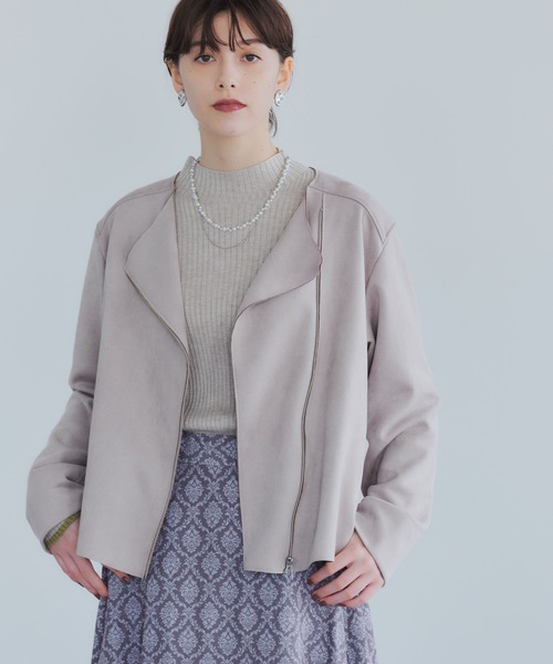 YECCA VECCA（イェッカヴェッカ）の「フェイクスエードライダースジャケット＊（ライダースジャケット・レディース・ライトグレー/ブラウン・FREE）」の2枚目の写真