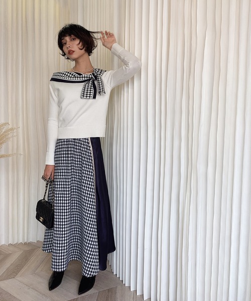 Leja(レジャ)の「千鳥柄サテン切り替え ロゴ入り ウェストゴム Aラインフレアマキシ丈スカート(スカート・レディース・ネイビー・FREE)」の6枚目の写真