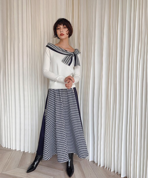 Leja(レジャ)の「千鳥柄サテン切り替え ロゴ入り ウェストゴム Aラインフレアマキシ丈スカート(スカート・レディース・ネイビー・FREE)」の10枚目の写真