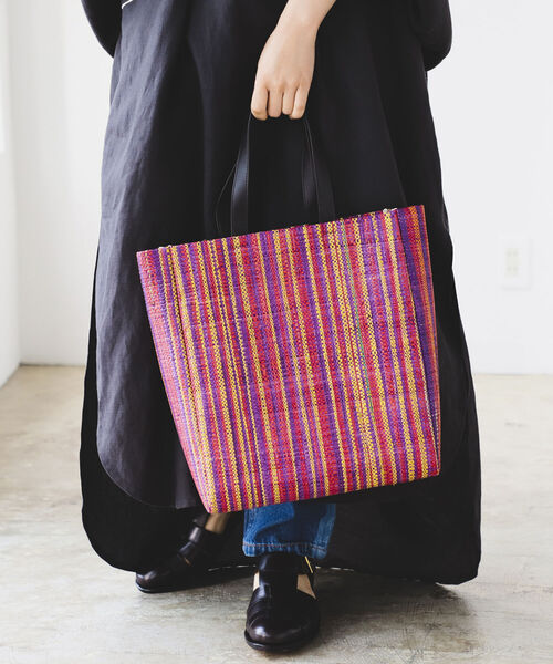 BEAMS LIGHTS（ビームスライツ）の「BEAMS LIGHTS / ラフィアシート トートバッグ（トートバッグ・レディース・ピンク/イエロー・ONE SIZE）」の3枚目の写真