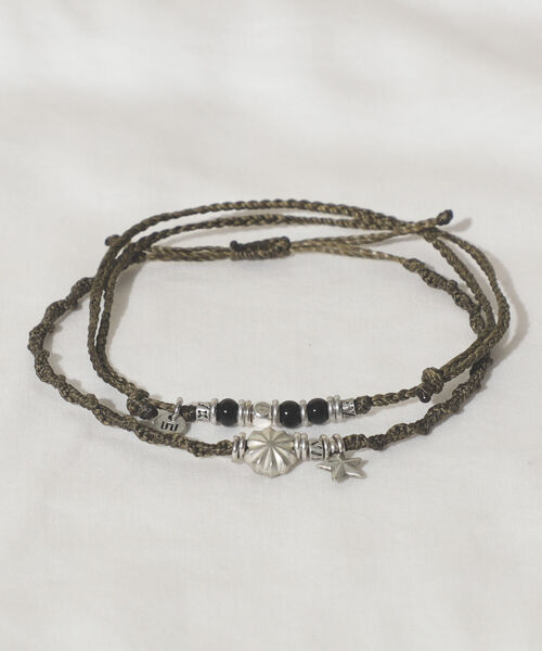 wakami(ワカミ)の「wakami × BEAMS / 別注 アンクレット 2本セット 2022(アンクレット・メンズ・チャコールグレー/ベージュ/オリーブ/ライトカーキ/ブルー/オレンジ/マルチ・ONE SIZE)」の4枚目の写真