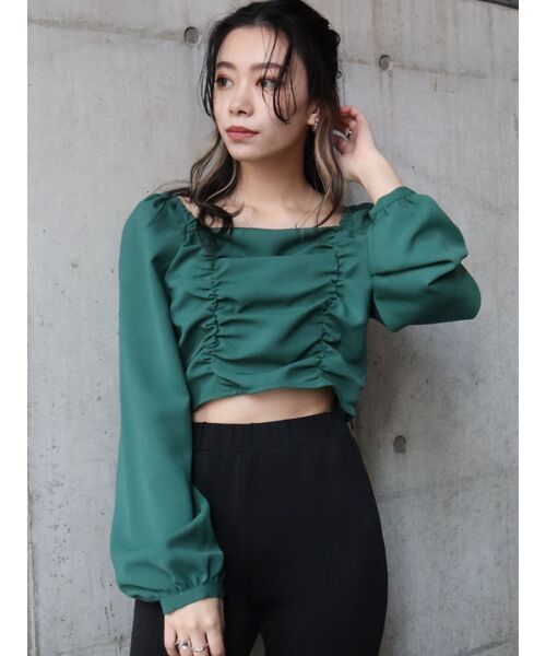 EVRIS（エヴリス）の「シャーリングショートトップス（シャツ/ブラウス・レディース・グリーン/その他1/ブラック・FREE）」の4枚目の写真