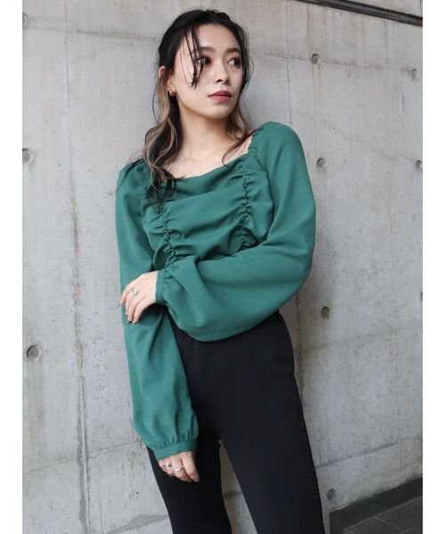 EVRIS（エヴリス）の「シャーリングショートトップス（シャツ/ブラウス・レディース・グリーン/その他1/ブラック・FREE）」の5枚目の写真