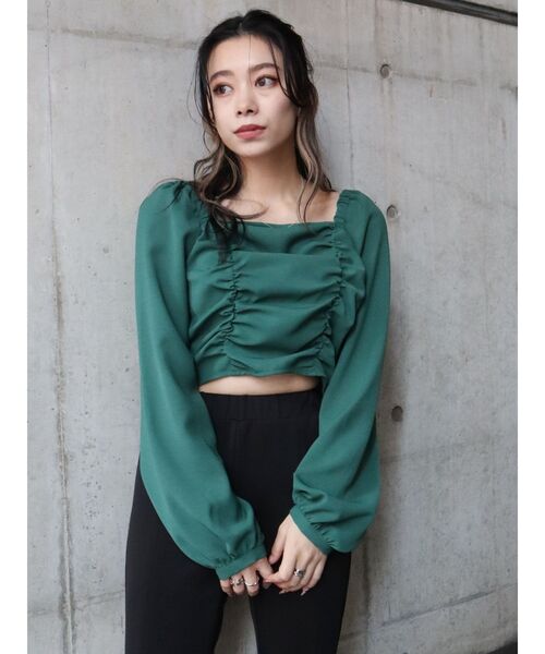 EVRIS（エヴリス）の「シャーリングショートトップス（シャツ/ブラウス・レディース・グリーン/その他1/ブラック・FREE）」の6枚目の写真