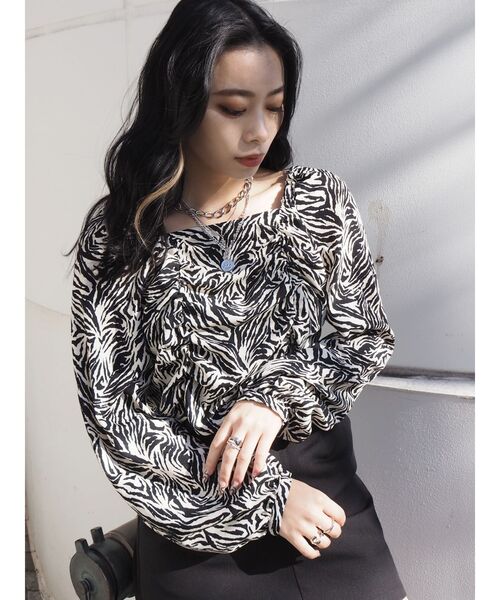 EVRIS（エヴリス）の「シャーリングショートトップス（シャツ/ブラウス・レディース・グリーン/その他1/ブラック・FREE）」の10枚目の写真