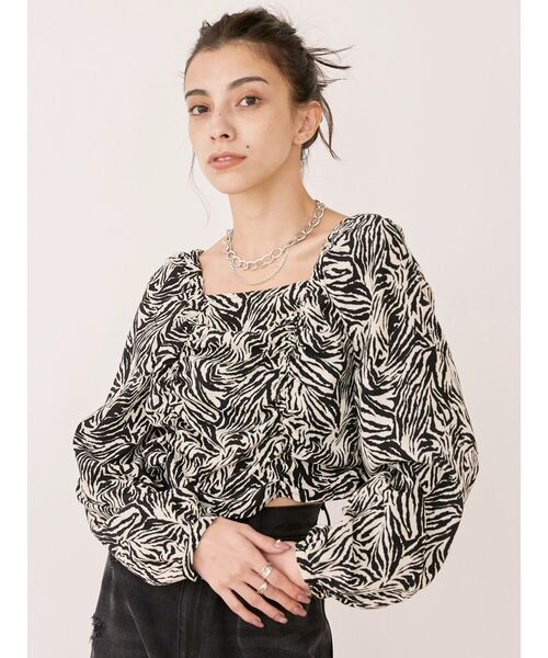 EVRIS（エヴリス）の「シャーリングショートトップス（シャツ/ブラウス・レディース・グリーン/その他1/ブラック・FREE）」の18枚目の写真