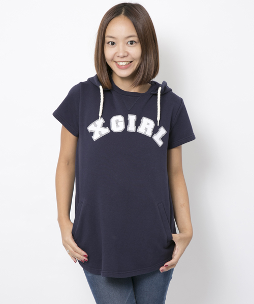 X-girl（エックスガール）の「【NYLON5月号掲載】ARCH LOGO SWEAT TUNIC（パーカー・レディース・アッシュ/ピンク/ブルー/ネイビー・1/2）」の2枚目の写真