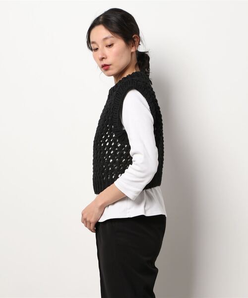 MIRSTORES（ミアストアズ）の「MIRSTORES | ノースリーブメッシュトップス WOMEN（ベスト・レディース・ブラック/アイボリー・SMALL）」の3枚目の写真