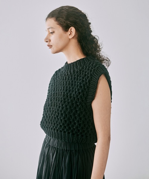 MIRSTORES（ミアストアズ）の「MIRSTORES | ノースリーブメッシュトップス WOMEN（ベスト・レディース・ブラック/アイボリー・SMALL）」の6枚目の写真